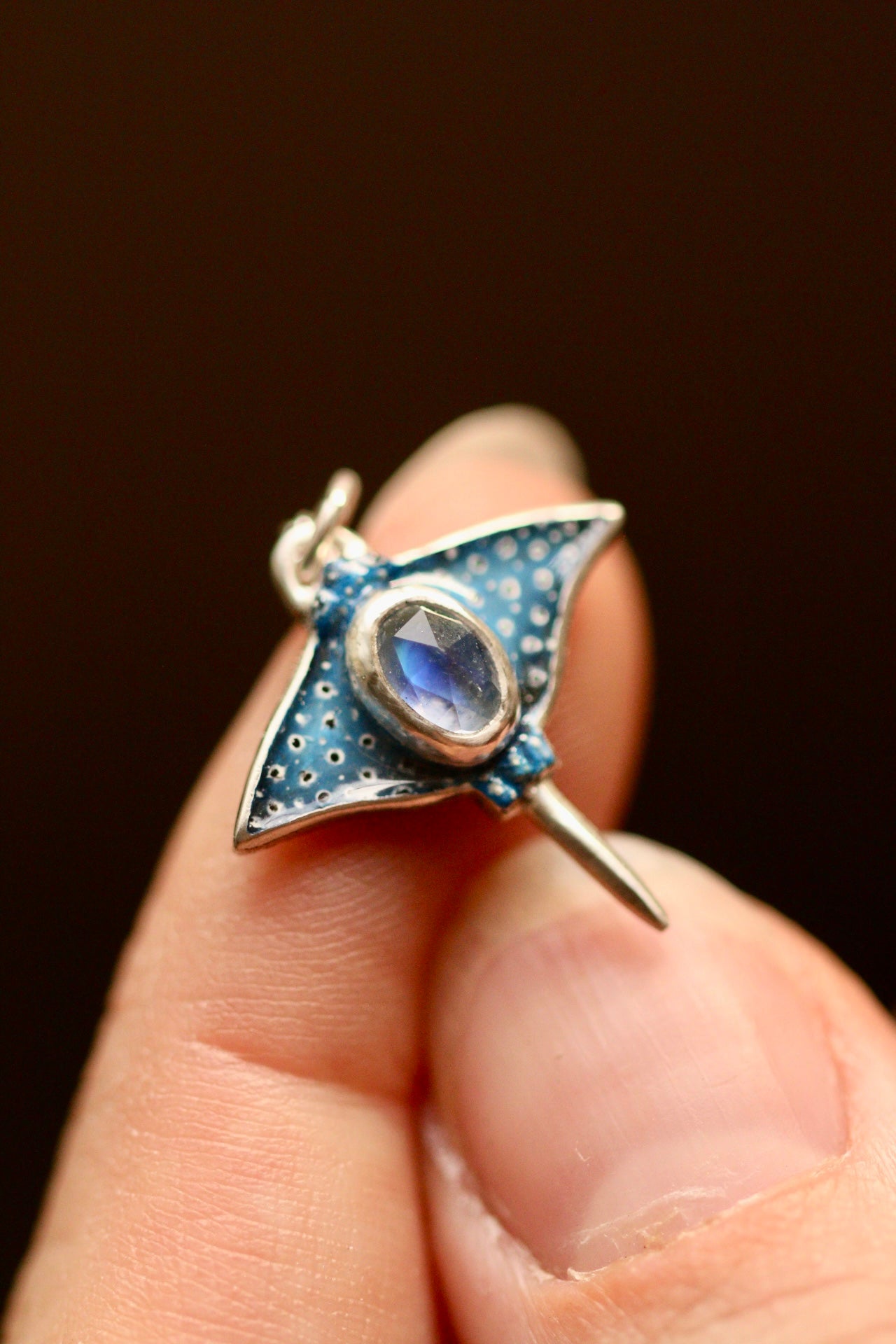 Spotted eagle ray pendant (option B)