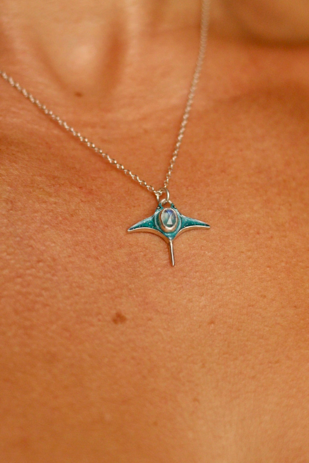 Manta ray pendant (option B)