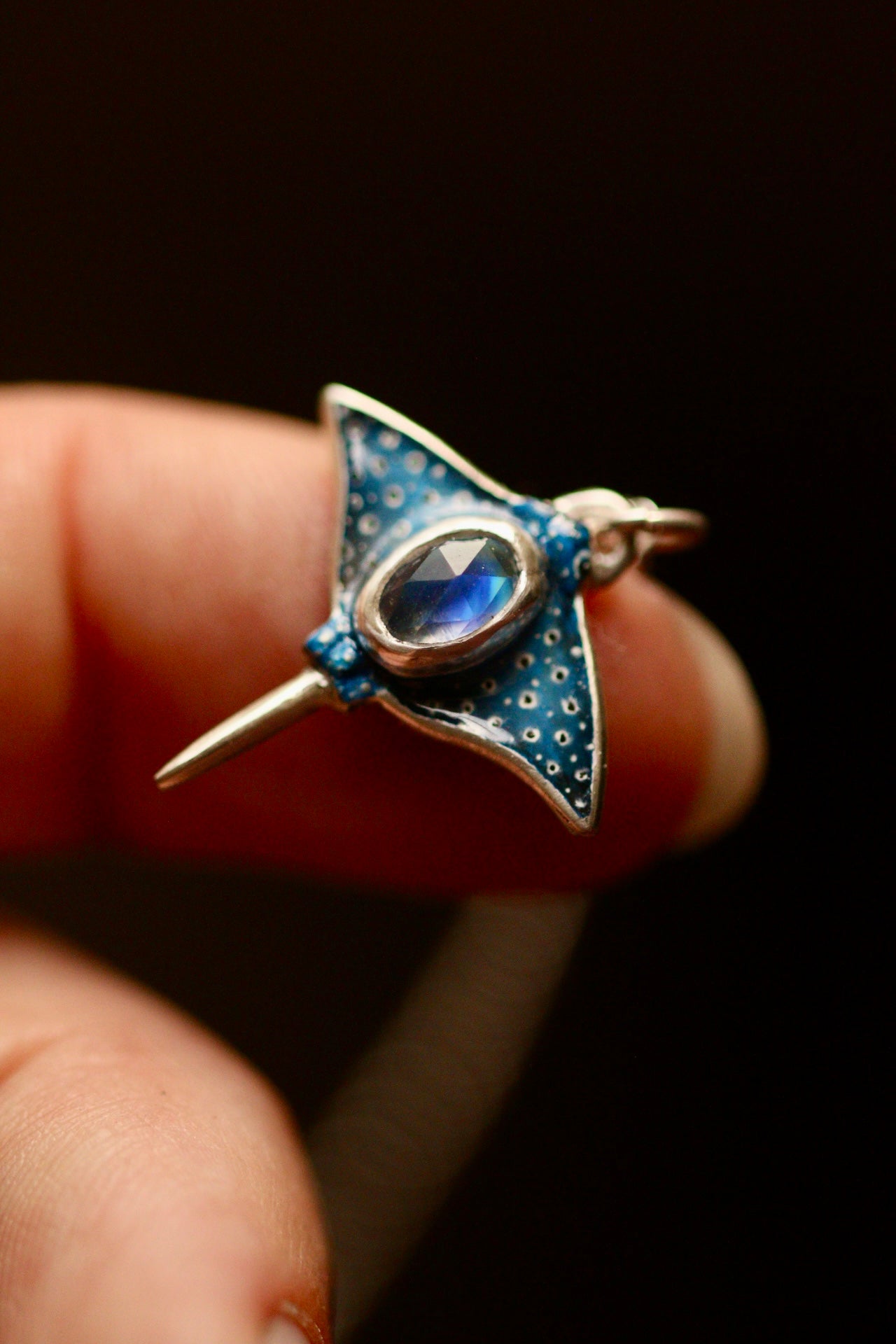 Spotted eagle ray pendant (option B)