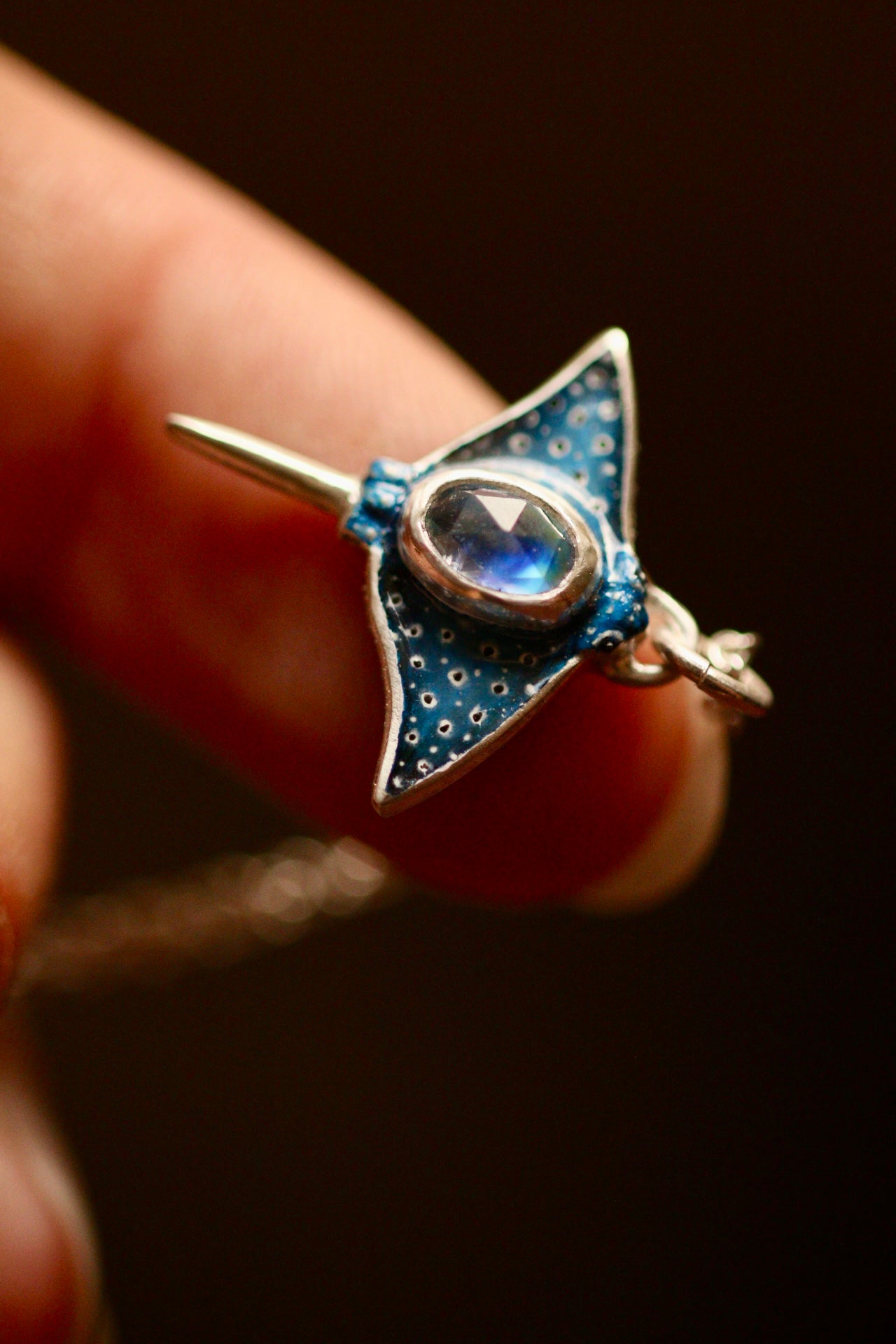 Spotted eagle ray pendant (option B)