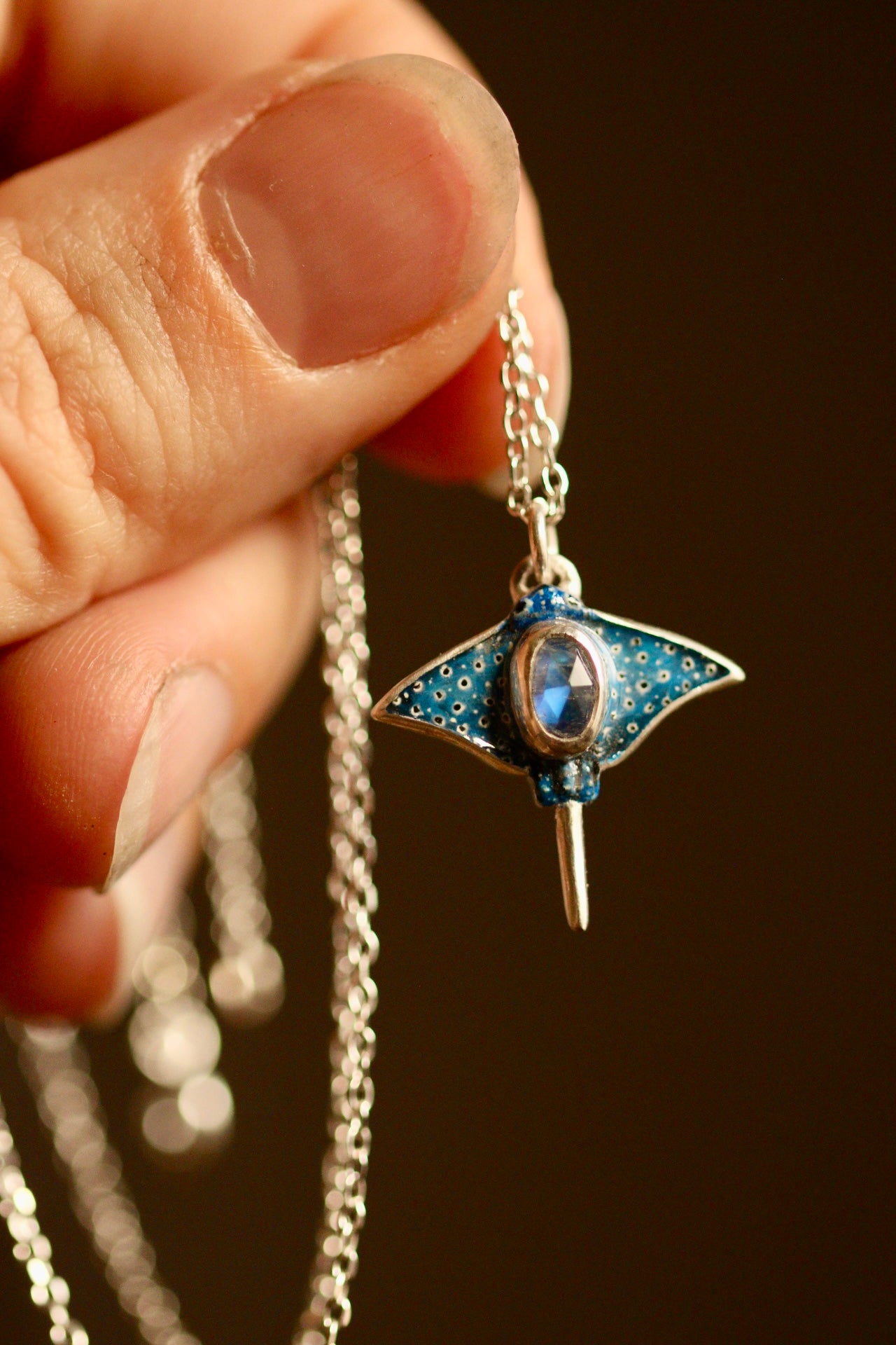 Spotted eagle ray pendant (option A)