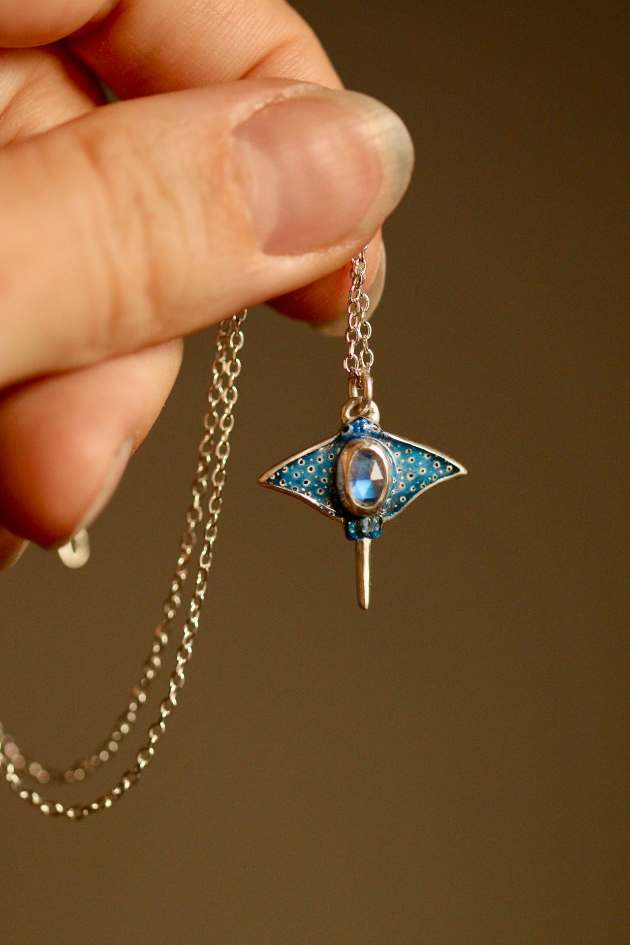Spotted eagle ray pendant (option A)