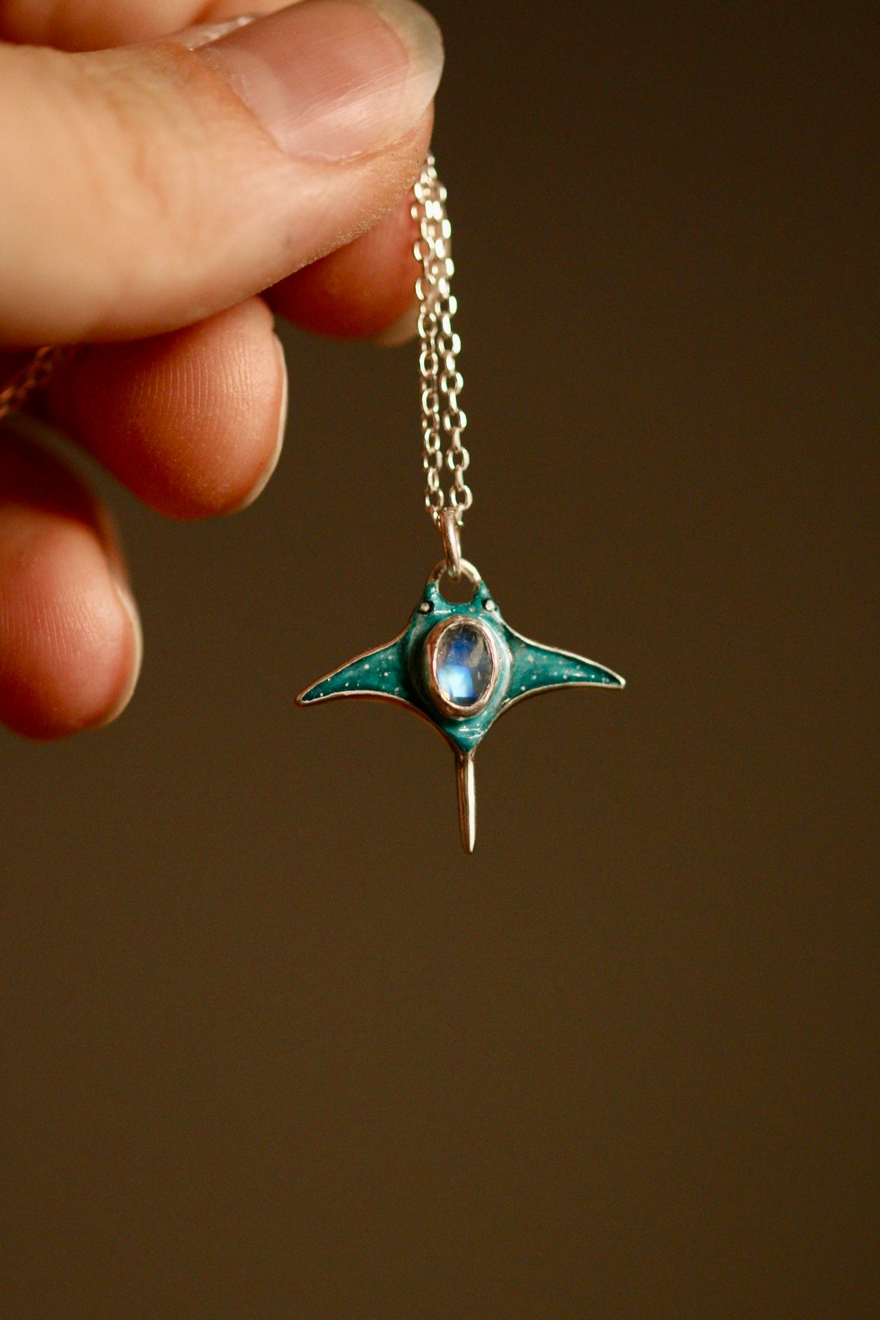 Manta ray pendant (option B)