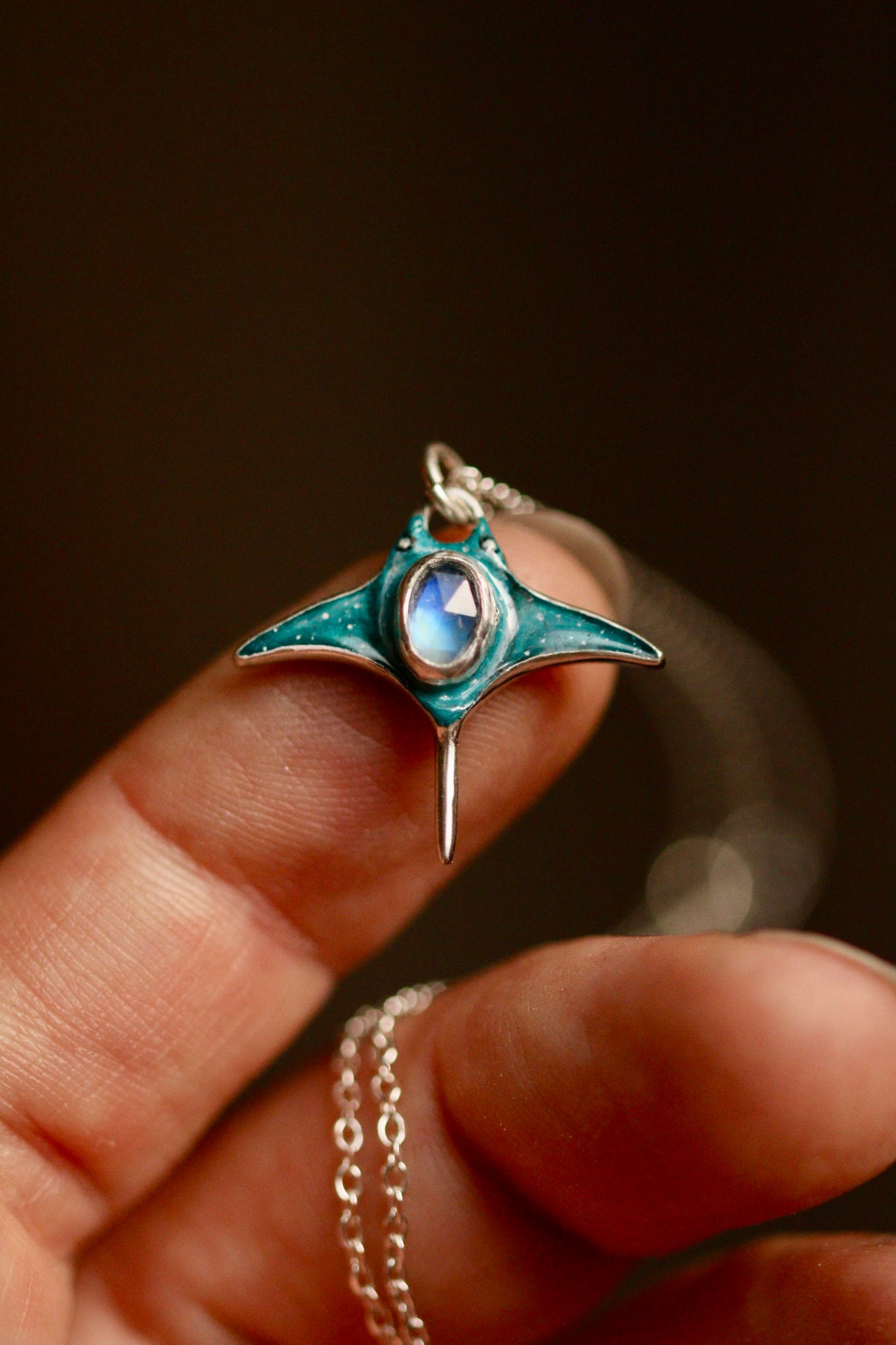 Manta ray pendant (option B)
