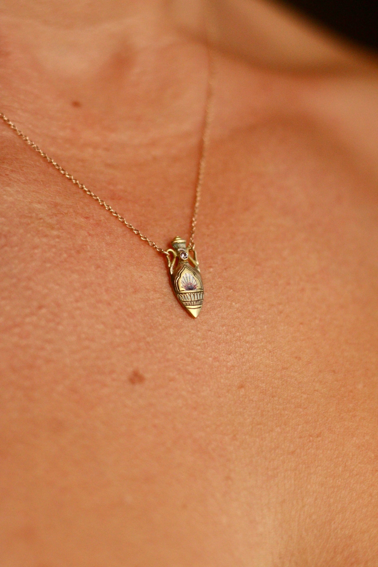 solid 14k gold amphora pendant with shell and sapphire